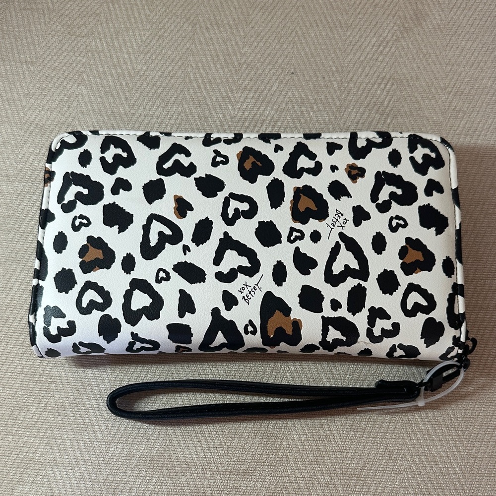 Betsey Johnson Black and White Heart Print Wristlet - Picture 5 of 7